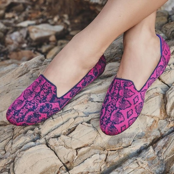 {Rothy’s} Retired Fuchsia/Navy Snake Print Knit Loafers, Size 6, Like New - Picture 1 of 11
